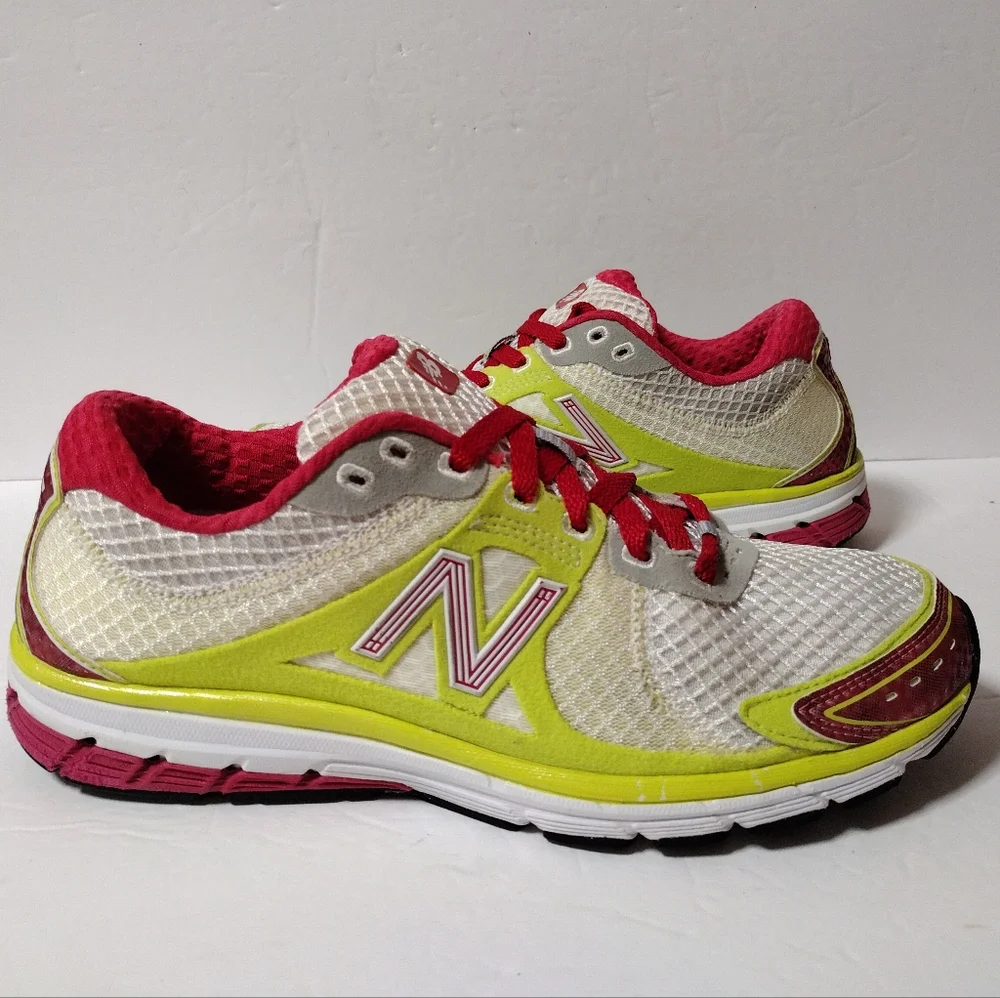 New Balance Women's 1190 Lace-Up Running Low Top Athletic Sneakers Size 9